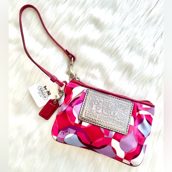 COACH POPPY WRISTLET - Picture 3 of 16